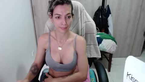 Snapshot of milacoxx8819 chatting on February 14, 2025, 3:15 pm milacoxx8819 online show from February 14, 2025, 3:15 pm