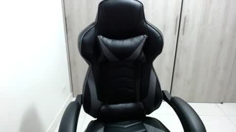 Snapshot of milacoxx8819 chatting on February 23, 2025, 3:35 am milacoxx8819 online show from February 23, 2025, 3:35 am