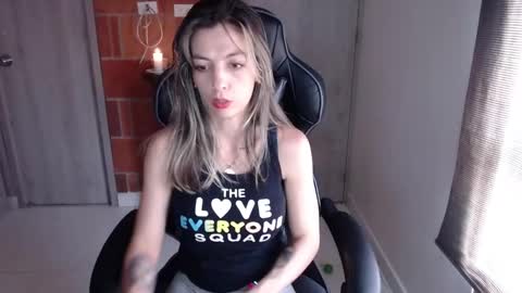 Snapshot of milacoxx8819 chatting on March 1, 2025, 3:05 pm milacoxx8819 online show from March 1, 2025, 3:05 pm