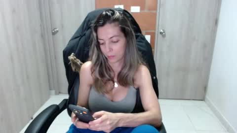 Snapshot of milacoxx8819 chatting on March 7, 2025, 1:31 am milacoxx8819 online show from March 7, 2025, 1:31 am