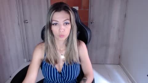 Snapshot of milacoxx8819 chatting on March 8, 2025, 3:35 pm milacoxx8819 online show from March 8, 2025, 3:35 pm