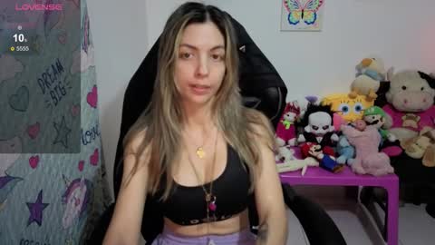 Snapshot of milacoxx8819 chatting on September 16, 2025, 11:17 pm milacoxx8819 online show from September 16, 2025, 11:17 pm