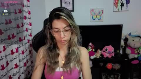 Snapshot of milacoxx8819 chatting on October 2, 2025, 2:18 am milacoxx8819 online show from October 2, 2025, 2:18 am