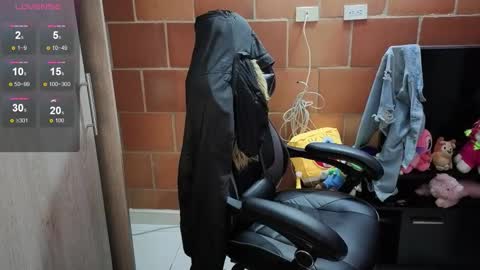 Snapshot of milacoxx8819 chatting on October 11, 2025, 1:05 am milacoxx8819 online show from October 11, 2025, 1:05 am