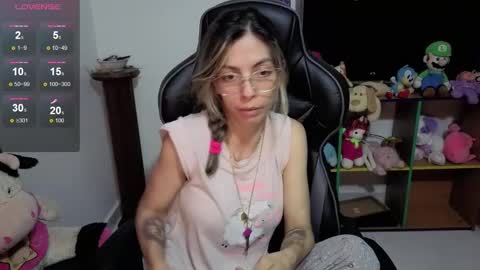 Snapshot of milacoxx8819 chatting on October 23, 2025, 12:32 am milacoxx8819 online show from October 23, 2025, 12:32 am