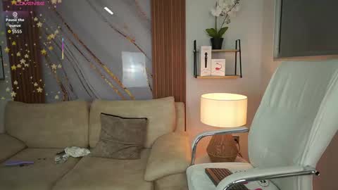 milacrave online show from October 3, 2025, 11:40 am