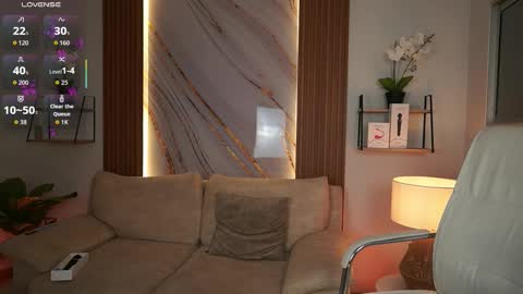 milacrave online show from October 14, 2025, 11:44 am