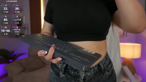 milacrave online show from November 13, 2025, 11:31 am