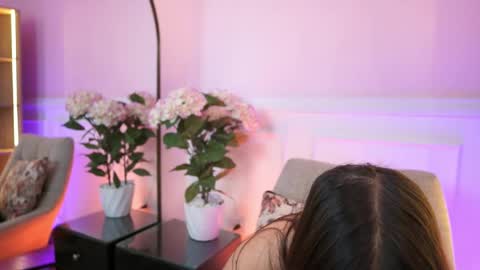 milacrave online show from April 10, 2026, 11:37 am