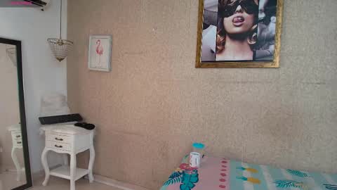 miladiosa online show from October 27, 2025, 11:36 am