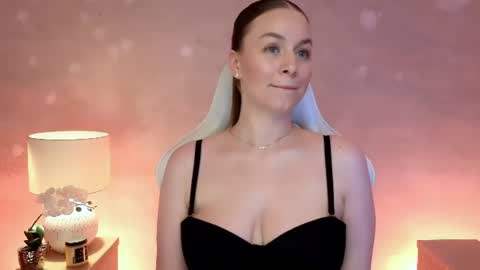 Snapshot of milafleur chatting on August 3, 2026, 3:05 pm Mila Fleur online show from August 3, 2026, 3:05 pm