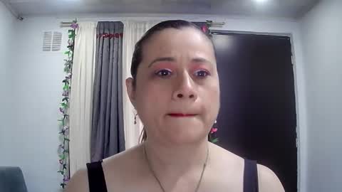 milagros_latin online show from November 9, 2025, 5:44 pm