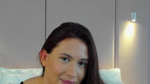 milaleoneli online show from November 28, 2025, 3:53 am