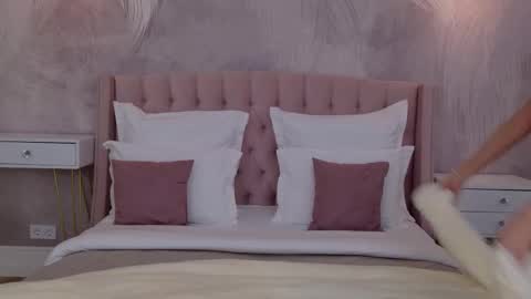 milaleoneli online show from February 1, 2026, 3:10 pm