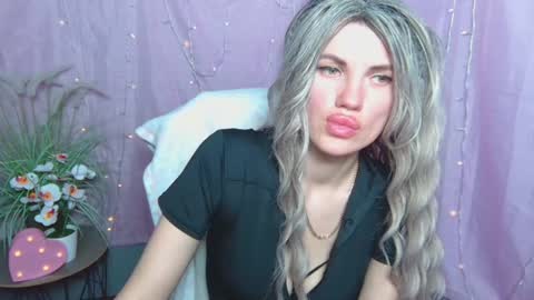 Snapshot of milaloona chatting on April 18, 2026, 7:01 am Milaloona online show from April 18, 2026, 7:01 am