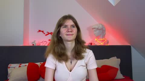 Mila online show from April 1, 2026, 6:27 pm