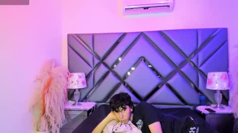 milan_lewiss online show from February 26, 2026, 12:26 pm