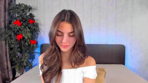 Snapshot of milana_crystal_ chatting on December 15, 2024, 8:08 am Milana online show from December 15, 2024, 8:08 am