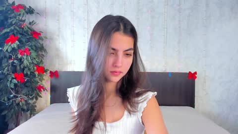 Snapshot of milana_crystal_ chatting on January 4, 2025, 8:17 am Milana online show from January 4, 2025, 8:17 am