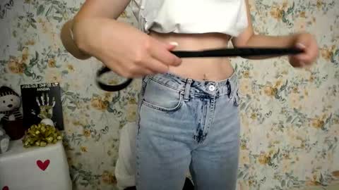 Snapshot of milana_cutie_ chatting on September 16, 2025, 5:52 am Milana online show from September 16, 2025, 5:52 am