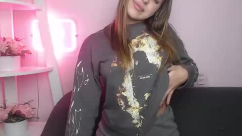 milanaangelas online show from November 16, 2025, 6:13 pm