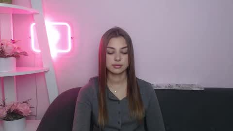 milanaangelas online show from November 28, 2025, 5:54 am