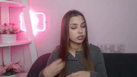 milanaangelas online show from December 14, 2025, 5:46 am