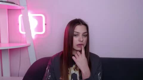 milanaangelas online show from April 6, 2026, 4:46 am