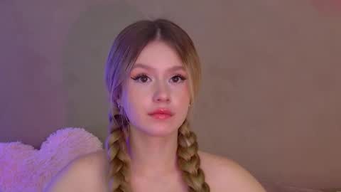 Snapshot of milanabalmain chatting on October 8, 2025, 4:15 pm MilanaBalmain online show from October 8, 2025, 4:15 pm