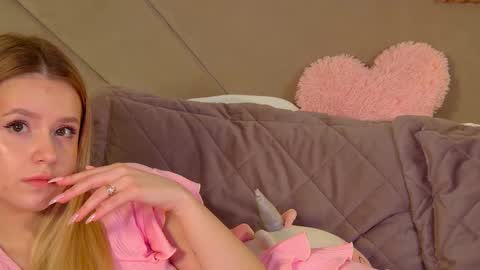 MilanaBalmain online show from March 1, 2026, 6:26 am