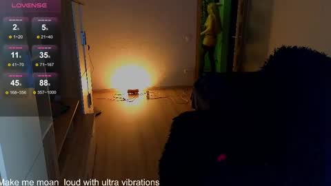 Snapshot of milanafox_ chatting on February 23, 2025, 7:49 pm Lana online show from February 23, 2025, 7:49 pm