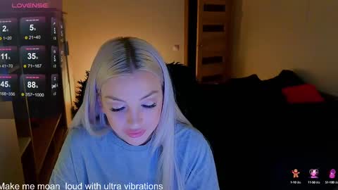 Snapshot of milanafox_ chatting on March 5, 2025, 9:37 pm Lana online show from March 5, 2025, 9:37 pm