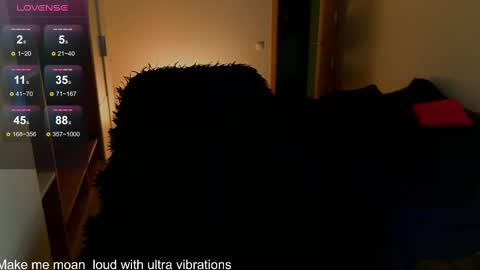 Snapshot of milanafox_ chatting on March 6, 2025, 12:43 am Lana online show from March 6, 2025, 12:43 am