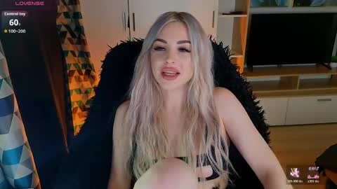 Lana online show from April 9, 2026, 8:25 pm