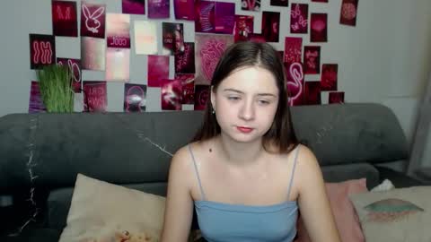 milanaroz online show from October 12, 2025, 5:06 am