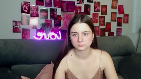 milanaroz online show from November 16, 2025, 5:46 am