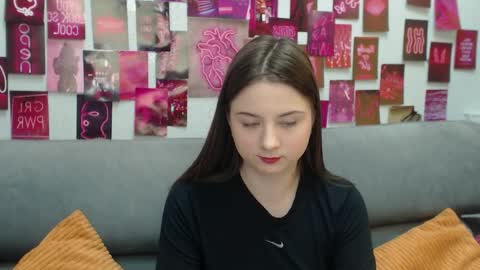 milanaroz online show from April 9, 2026, 6:19 am