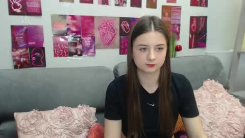 milanaroz online show from April 18, 2026, 5:33 am