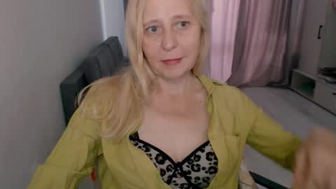 Milena online show from October 11, 2025, 6:34 am