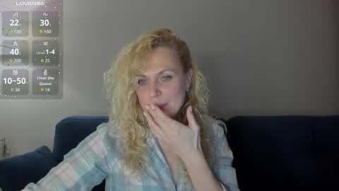 milanna_x online show from November 11, 2025, 7:03 pm