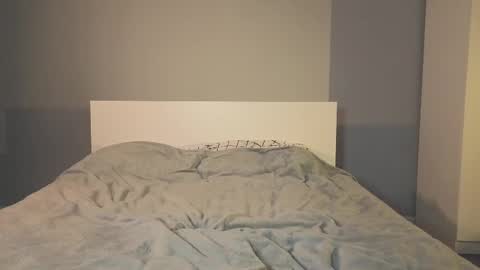 Mila online show from October 10, 2025, 6:07 pm