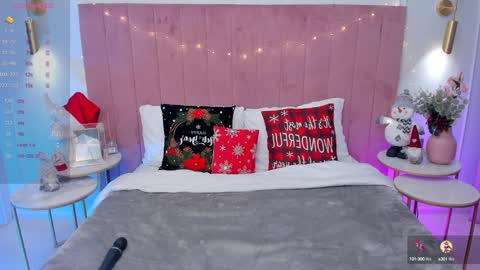 Mia online show from December 12, 2024, 5:52 am