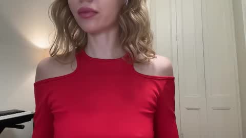 Mila online show from January 16, 2026, 3:05 pm