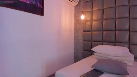 Milena  online show from September 19, 2025, 3:19 am