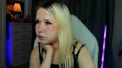 Snapshot of milemissyy chatting on July 16, 2026, 9:37 am Mia online show from July 16, 2026, 9:37 am