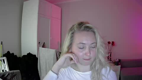Milena new nonude shy blonde natural online show from April 28, 2026, 11:54 pm