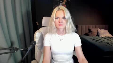 Milena online show from February 24, 2025, 1:57 am