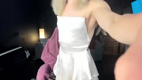 Milena online show from July 4, 2026, 7:36 am