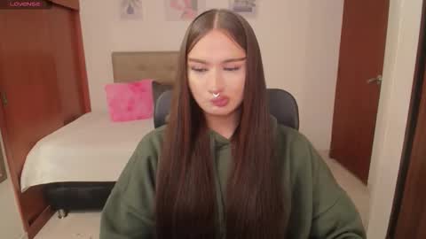 Snapshot of miley_baker chatting on October 24, 2025, 4:25 pm Miley online show from October 24, 2025, 4:25 pm