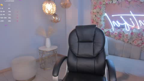 Snapshot of mileycruz_ chatting on December 2, 2024, 1:36 am Miley Cruz IG miley model23 online show from December 2, 2024, 1:36 am